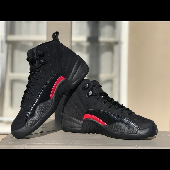 Women Air Jordan Retro 12 - Picture 2 of 8
